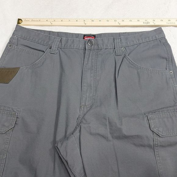 Wrangler Workwear Gray Ripstop Fabric Carpenter Cargo Shorts Men's Size 38 - Picture 2 of 7
